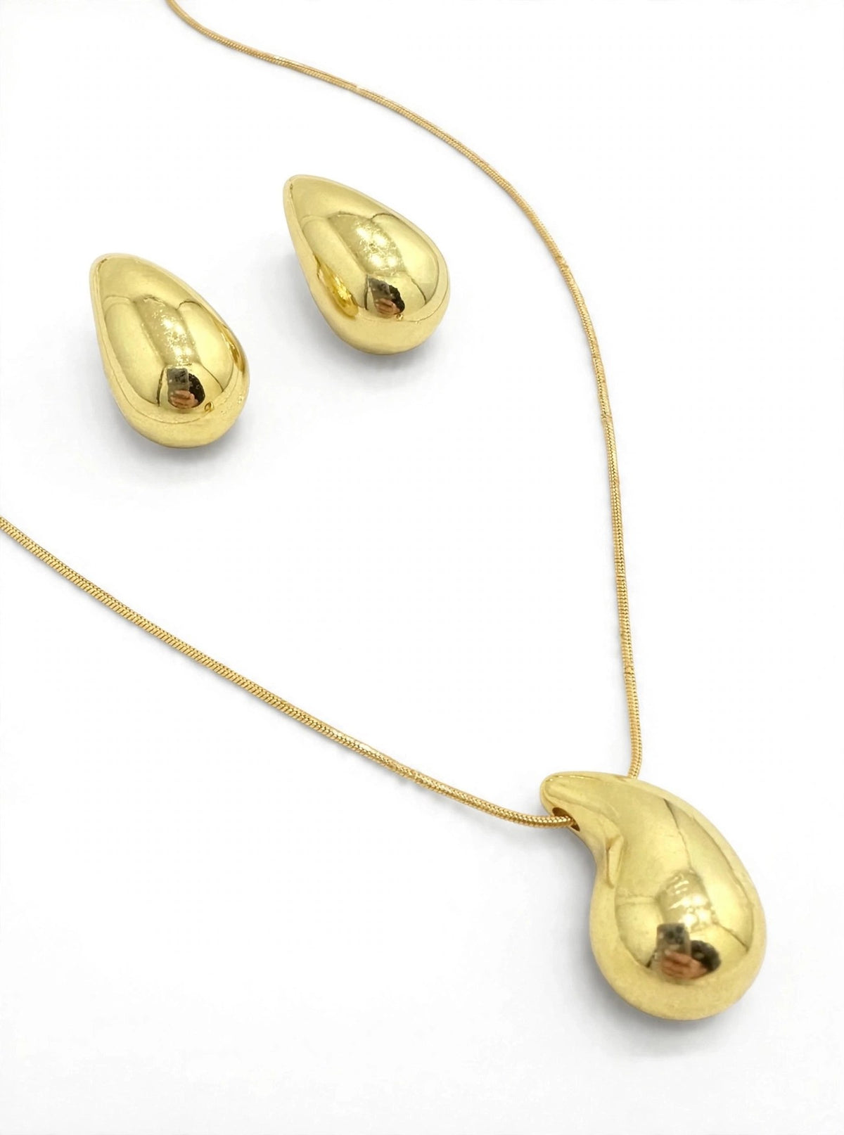 Boond Gold Teardrop Pendant Set - 3D view